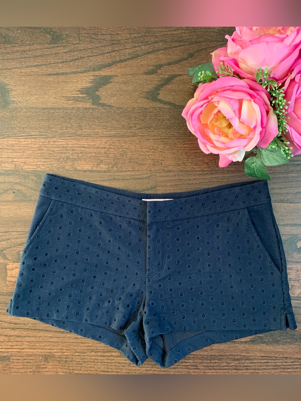 Juicy Couture navy blue knit eyelet shorts in size 4